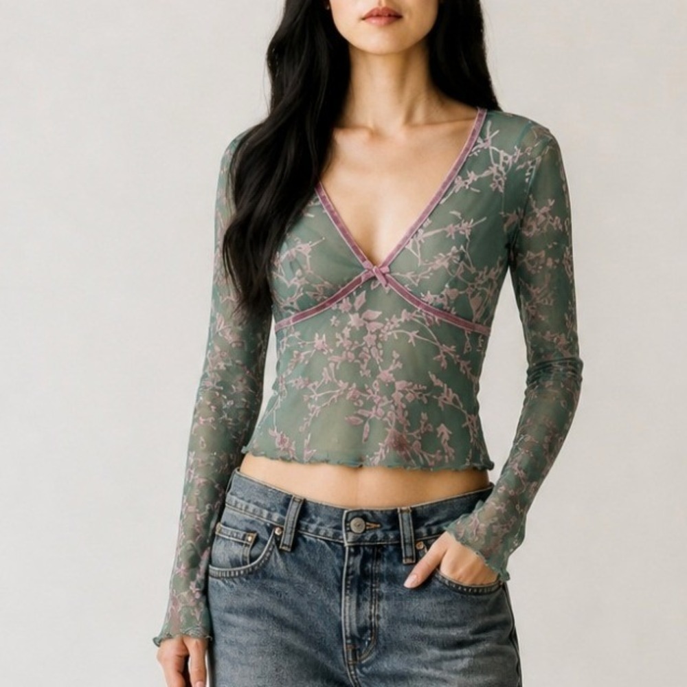 Thirty Thirty Floral Velvet Lettuce Edge V-Neck Top Size XS